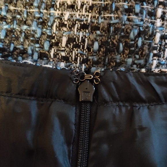 LOFT Side-Zip Tweed Aqua, Black, and White Plaid Skirt, Size 8 - Picture 9 of 9